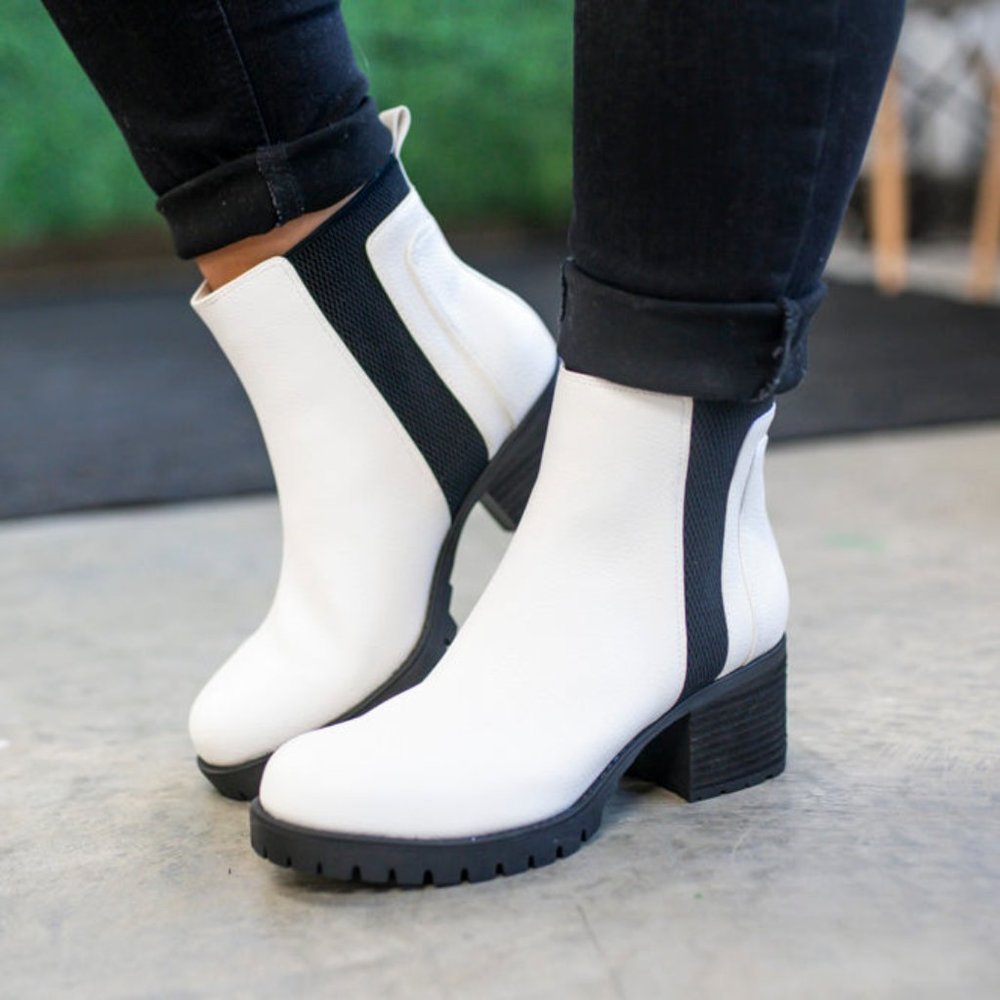 MIA Colten Chelsea Booties
